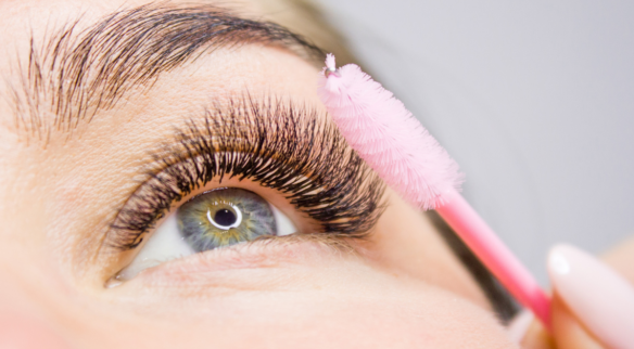 The Ultimate Guide to Hybrid Lash Extensions: All You Need to Know!